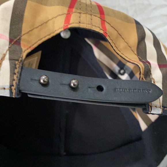 Authentic Burberry Vintage Check Baseball - Picture 5 of 5